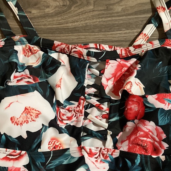 Bikini Swimsuit Floral and Ruffle Swim Suit Size XL - Picture 5 of 10